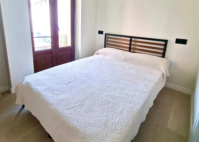 Olas Y Llamas. Ciudad, Mar Y Naturaleza. Santander