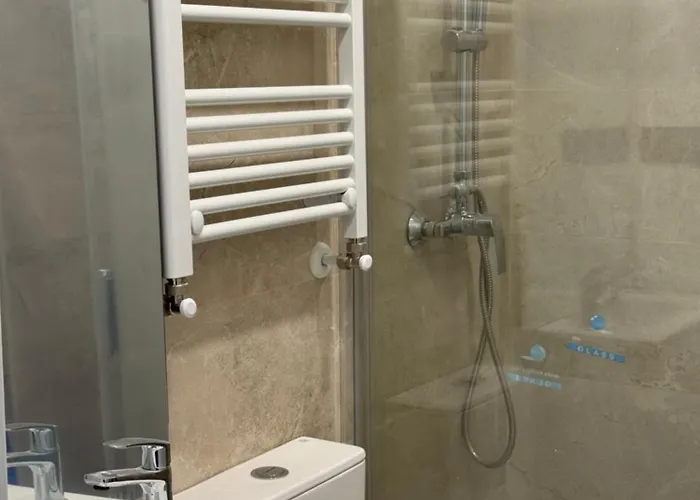 Olas Y Llamas. Ciudad, Mar Y Naturaleza. *