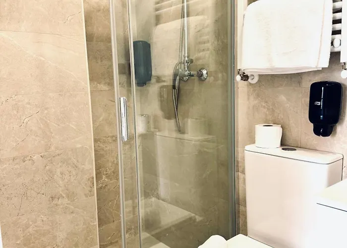 Olas Y Llamas. Ciudad, Mar Y Naturaleza.