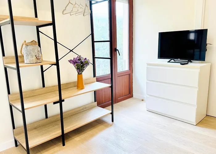 Olas Y Llamas. Ciudad, Mar Y Naturaleza. Santander