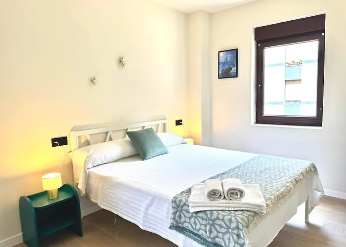 Olas Y Llamas. Ciudad, Mar Y Naturaleza. Country house