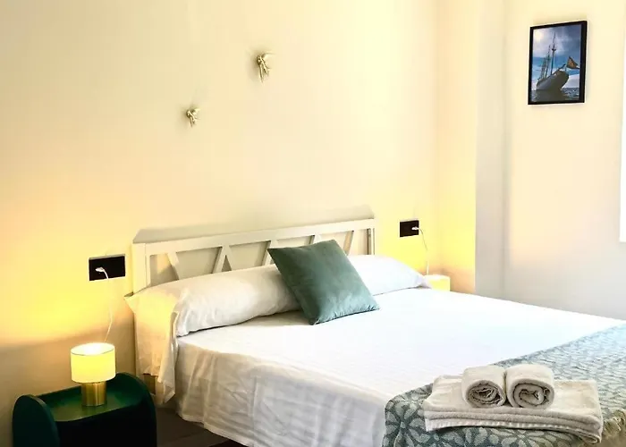 Olas Y Llamas. Ciudad, Mar Y Naturaleza. Santander