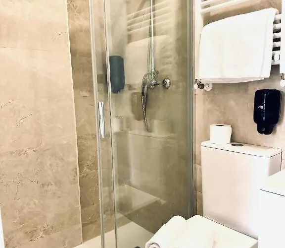 Olas Y Llamas. Ciudad, Mar Y Naturaleza. *