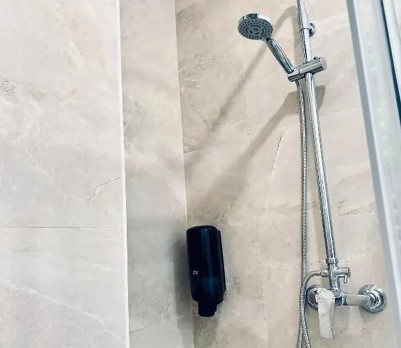 Olas Y Llamas. Ciudad, Mar Y Naturaleza.