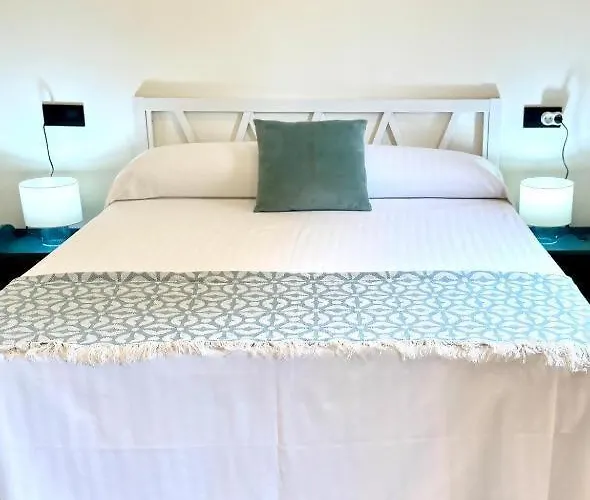 Olas Y Llamas. Ciudad, Mar Y Naturaleza. Santander